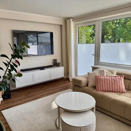 Wohlfuehlwohnung Mit Garten Bei Hamburg アパート ノルダーシュテット